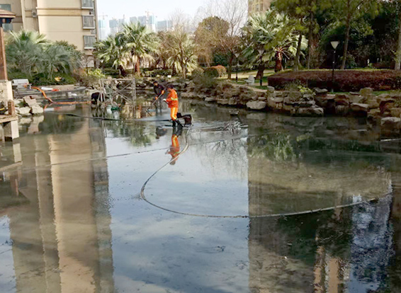 红安景观池淤泥清理