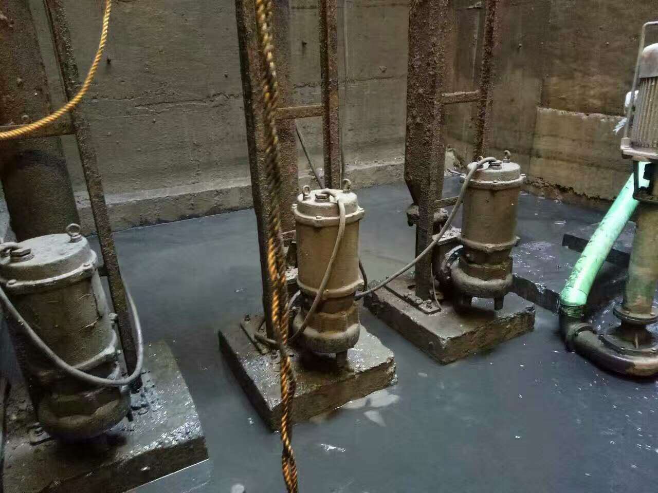 红安污水池清理